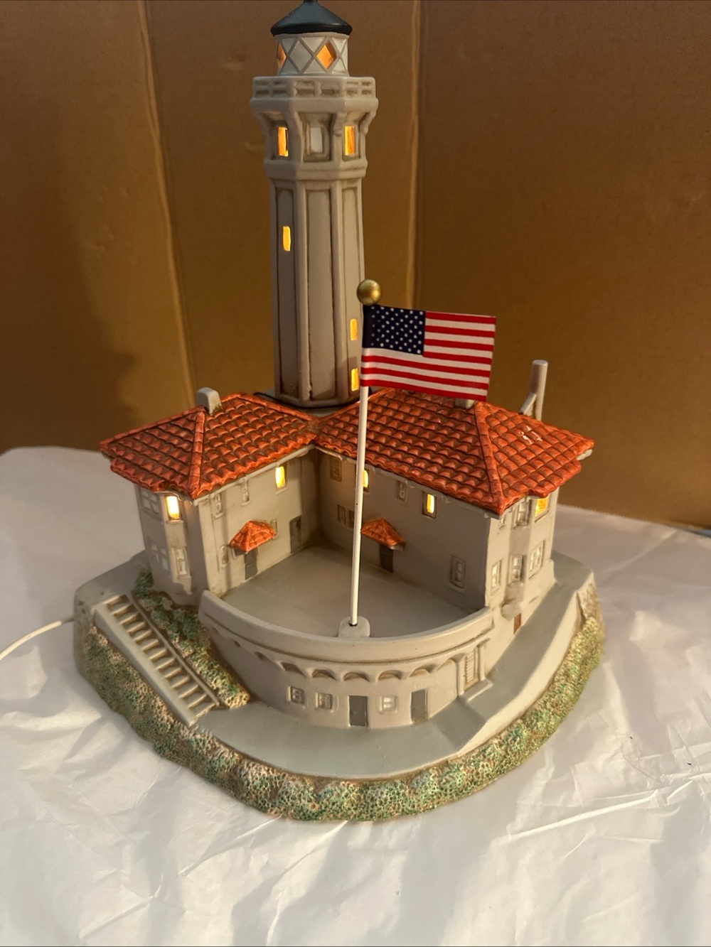 1997 Lefton Alcatraz ceramic Lighthouse Tabletop Decor - White and Red #11526